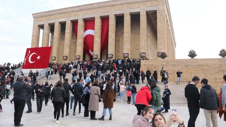 10 Kasım'da vatandaşlar Anıtkabir'e akın etti