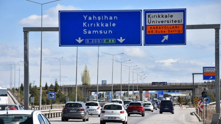 9 günlük bayram tatili başladı. Yola çıkacaklar dikkat! 'Kilit kavşak'ta trafik yoğunluğu