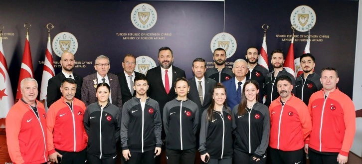 Bakan Ertuğruloğlu, Türkiye Karate Milli Takımı Heyetini Kabul Etti