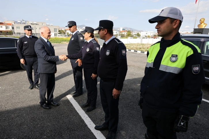 Besuch des Vizepräsidenten des Präsidenten des Parlaments bei der Gönyeli-Polizeiwache