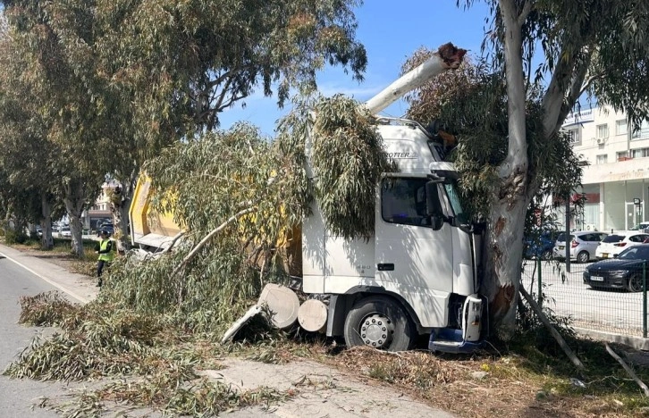 Unfall auf der Hauptstraße zwischen Nicosia und Famagusta