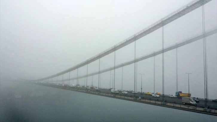 Yola çıkacaklar dikkat! İstanbul Boğazı'na sis çöktü, vapur seferleri iptal oldu