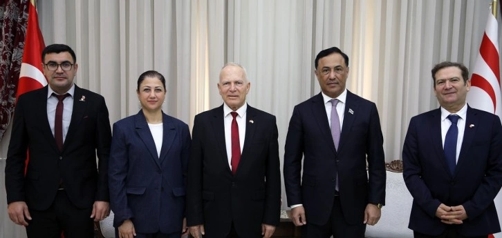 Zorlu Töre empfängt die Delegation aus Aserbaidschan im Parlament