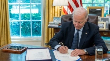 ABD Başkanı Joe Biden hükümetin kapanmasını önledi. 1,2 trilyon dolarlık harcama paketini imzaladı