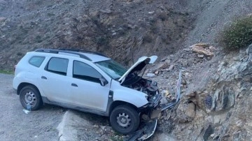 Artvin'de korkunç kaza. Gazetecileri taşıyan araç kontrolden çıktı. Bir ölü bir yaralı var