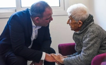 Besuch des Bürgermeisters von Nord-Nikosia in Pflegeheimen