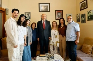 Besuch des Präsidenten bei den Familien der Märtyrer und im Kinderheim während des Ramadanfestes