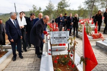 Cumhurbaşkanı Ersin Tatar, Kahramanmaraş'ta Deprem Şehitliği'ni Ziyaret Etti