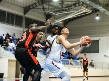 Erste Hälfte der Basketbol Musmer UniLeague endet mit Spannung