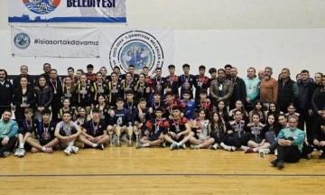 Erster Platz für Gazimağusa Belediyesi Çamlıkspor beim "Champion Angels Cup" im Volleyball