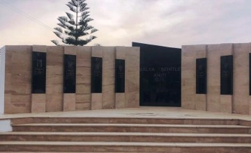 Gedenken an die Märtyrer von Malya im Denkmal für die Märtyrer von Aydınköy