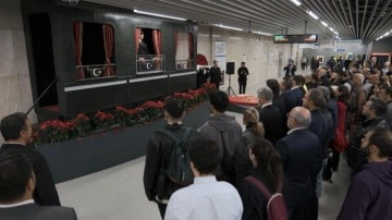 İstanbul'un metro ve tramvaylarında 100 bin kişiden Ulu Önder'e saygı duruşu