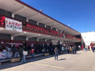 "Lernen Sie, in Güzelurt Gute Taten zu tun": Blutspendeaktion an der Kurtuluş High School