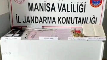 Manisa'da silah kaçakçıları ve tefecilere operasyon: 3 gözaltı