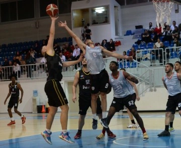 Soyer Aksu erreicht das Halbfinale beim Ertan Azer Basketballturnier